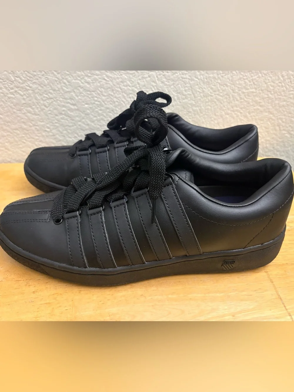 K-Swiss Men's Black Leather Low-Top Sneakers
